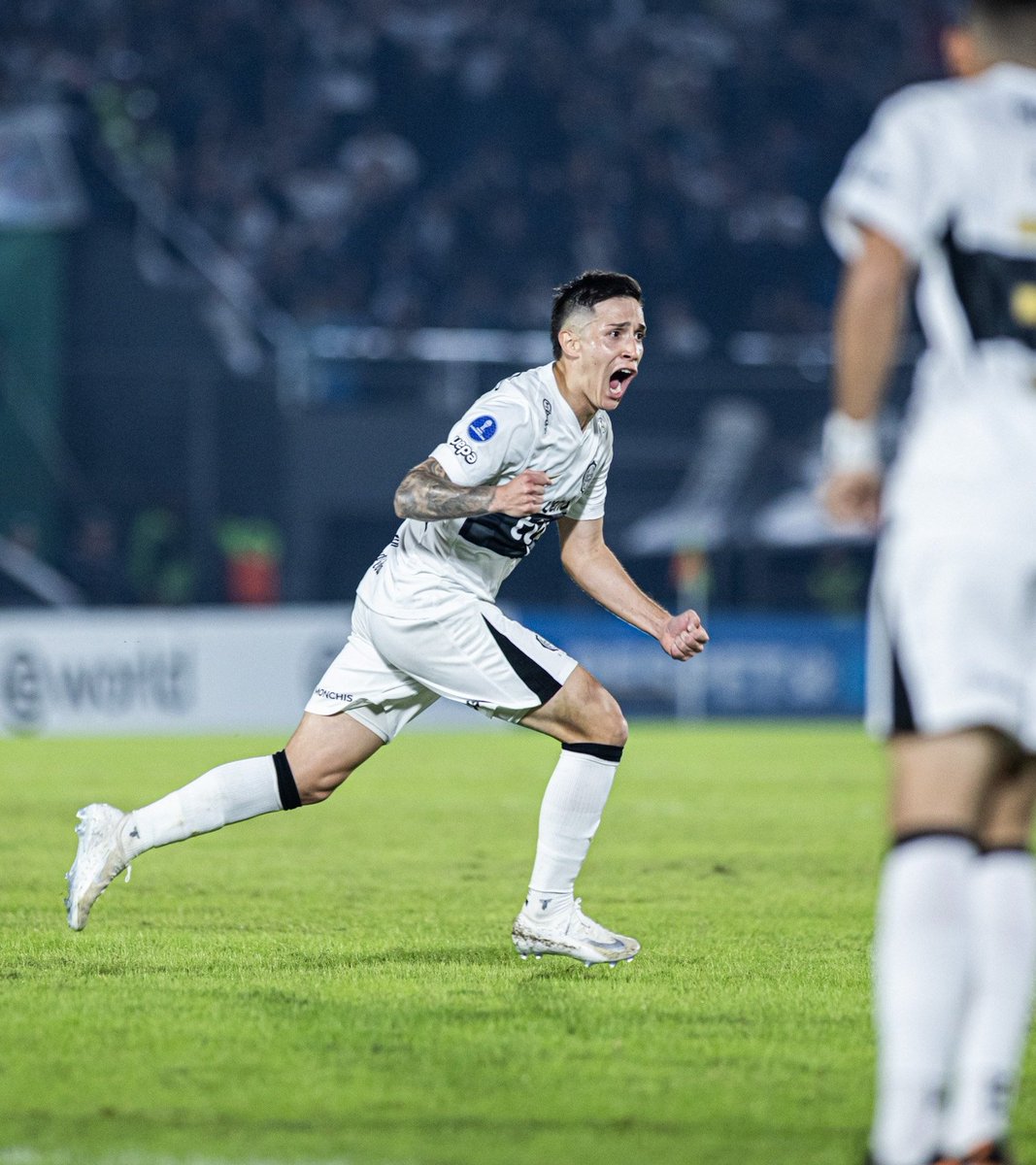 adanpaniagua's tweet photo. Zurdazo al ángulo del lateral izquierdo a un equipo chileno en fase de grupos. 
Ya lo ví antes... https://t.co/99SFPpJg6T