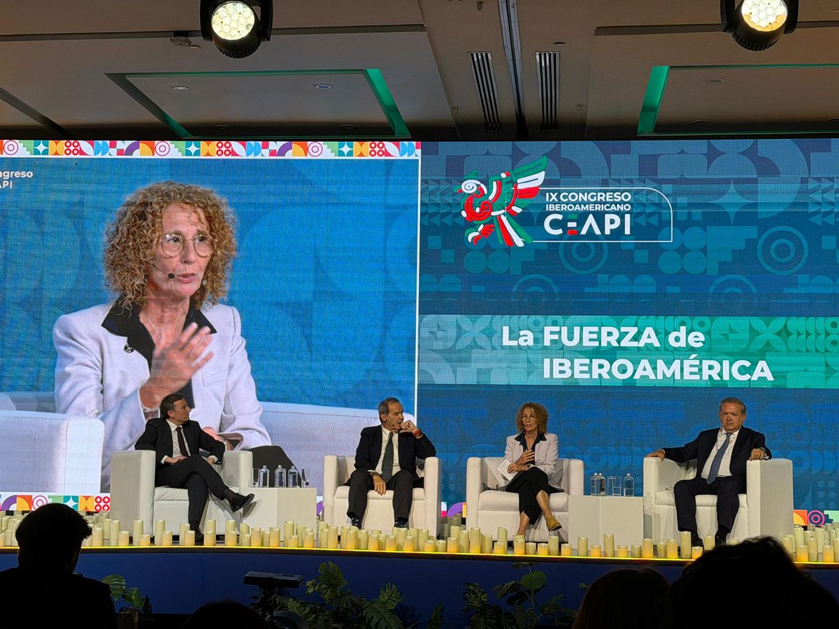 AgendaCAF's tweet photo. 🇲🇽 En el IX Congreso Iberoamericano CEAPI, en Ciudad de México, @AliMontalvoCAF, vicepresidenta de Cooperación, Alianzas y Movilización de @AgendaCAF, participó en el panel "XXX Cumbre Iberoamericana de Jefes de Estado y de Gobierno: un nuevo comienzo".

Junto a Andrés @allamand, secretario general Iberoamericano de @SEGIBdigital; Narciso Casado, secretario permanente del @CeibEmpresarios; y 
@alvaronieto, director de @TheObjective_es, compartió el papel de CAF como banco de desarrollo que cataliza la participación de actores diversos y promueve acciones para atraer inversión privada.

También se refirió al trabajo del banco en apoyo a la Red Iberoamericana para Desastres Naturales y a cómo materializar una región de soluciones.

"El sector privado es un gran actor de la cooperación y el desarrollo sostenible. Por eso hay que ponerlo en valor, nosotros desde CAF lo tenemos muy claro", señaló nuestra vicepresidenta.