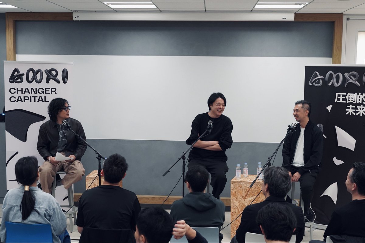 ANRI_VC's tweet photo. 【上野山さん・松本さんが語る、
AI時代に「偏愛」を育てることが大事な理由は？】

ANRI Podcastの番組 #ハートに火をつけろ
２周年を記念した公開収録エピソードです。

PKSHA Technologyの上野山勝也さんと、
ジョーシス株式会社の松本恭攝さんが引き続きゲストとして登場しました。

観覧に来てくれた皆さんから直接質問を受ける形で、
AI時代のリアルな経営・採用・組織論を語っています。

◾️このエピソードで聴けること

・お金と時間を何に使うか、という優先順位の考え方

・AI時代に採用の仕方がどのように変わったか

・採用とAIを掛け合わせると何が生まれるか

・採用・組織戦略をどう組み立てているか

・AI時代を生きる子どもたちへ伝えたいこと

PKSHA・ジョーシスの経営者が
「AI時代の組織づくりをどう考えているか」を知りたい方は、

ぜひ全編を聞いてください！

エピソードはコメント欄へ🎙️