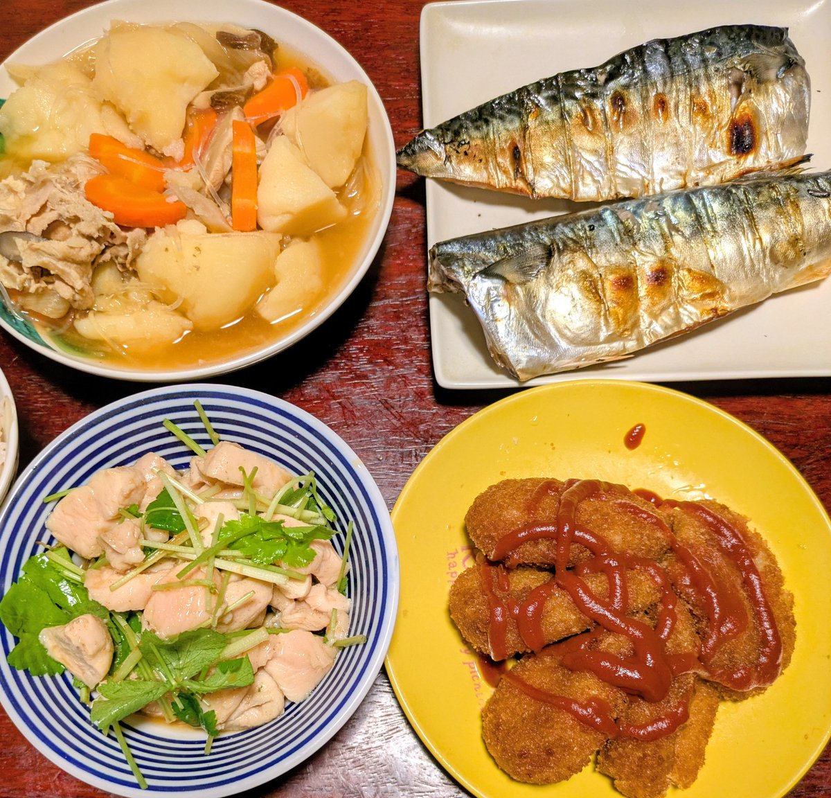 motherdinner's tweet photo. 5月27日(水)

鯖の塩焼き
肉じゃが
クリームコロッケ
ササミサラダ

#おうちごはん #晩ごはん #夕食 #dinner https://t.co/YLEI06NMc6