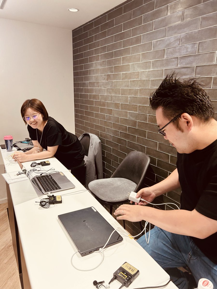 fubicsatoshi's tweet photo. おはようございます！
今日の社内研修ゲストMCは
宮内マネージャーと
後藤マネージャーの
元福岡コンビでお届けしていきます！！

今日のコトバ
「機嫌良くいることも才能」

#しあわせだなぁ https://t.co/9xmSdsH6NC