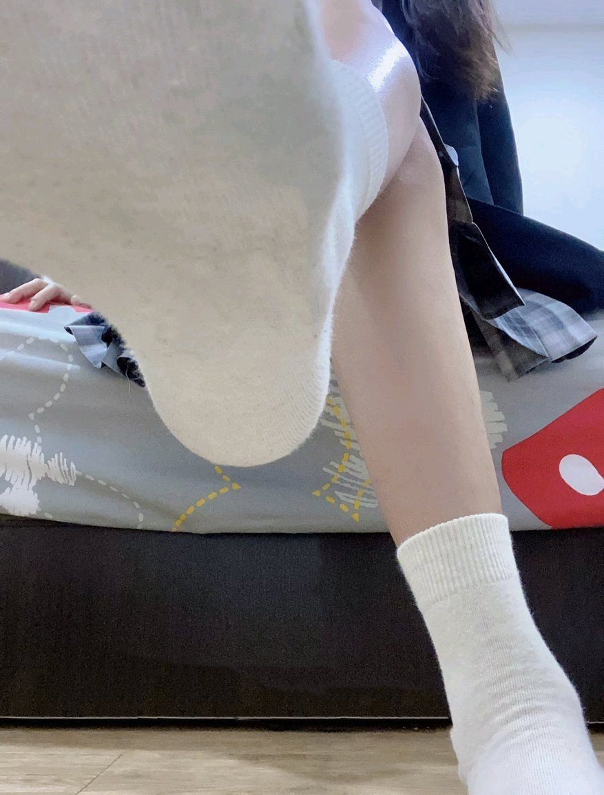 L1475465906's tweet photo. 狗儿子来尝尝？ #足控 #白袜 #恋足 #脚底 https://t.co/YiWnA59cjo