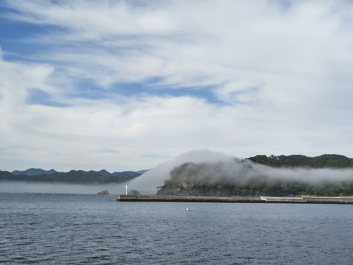 東風だけど、やや南寄りで、はっきりとした北の高気圧はない。海面水温