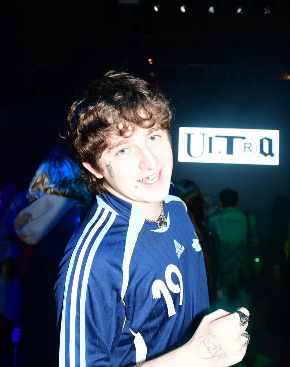 angelit0_bb's tweet photo. Dillom en el Listening Party de ULTRA el álbum debut de Six Sex 💚

— El artista ha enviado el formulario para ser invitado pero no logró recibir la invitación (se coló) https://t.co/g0cuDOXOmy