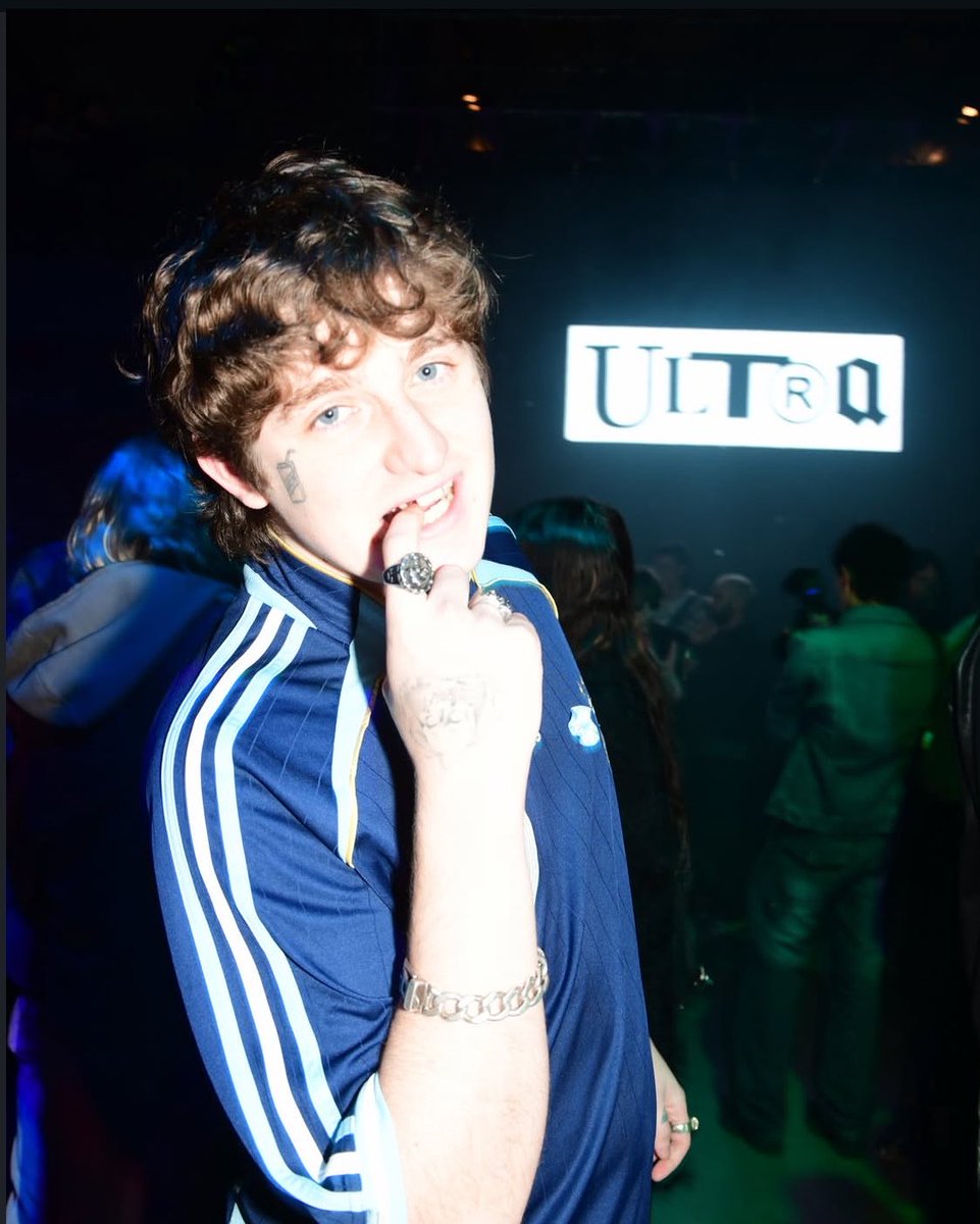 angelit0_bb's tweet photo. Dillom en el Listening Party de ULTRA el álbum debut de Six Sex 💚

— El artista ha enviado el formulario para ser invitado pero no logró recibir la invitación (se coló) https://t.co/g0cuDOXOmy