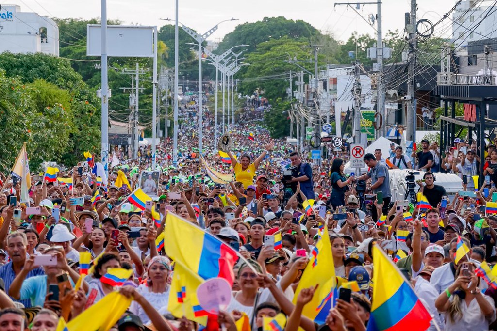 📸| En Sincelejo, Sucre, el pueblo salió a las calles para acompañar al  Presidente @Petrogustavo en una jornada marcada por el respaldo popular, la  cultura y los anuncios sociales que impactan directamente