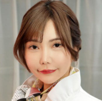 AYa3ee's tweet photo. 神田明神のランウェイから、まさかの改名発表まで！

常にファンを驚かせる彼女の歩みはまさにドラマチック。

峰田ななみから「茉白」、そして「横田美優」へ…。

新境地に挑み続ける彼女の勇姿を、今こそみんなでチェックして！🌈

※詳しくは私のプロフ欄にて🔗🥰🔍
#茉白 #峰田ななみ #横田美優 https://t.co/0mMiffcb77