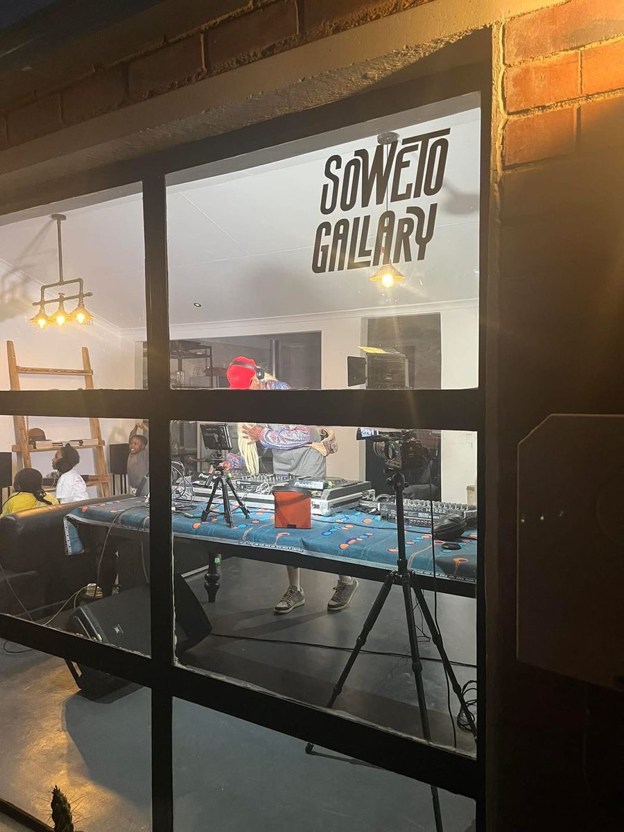 FemaleDjNetwork's tweet photo. Every Thursday at #SowetoGallary hosted by #TracksideStudio

DJ SETS … 1st come 1st serve 5-10pm #LadyZeejay #FDN https://t.co/yW3dkUQqWX