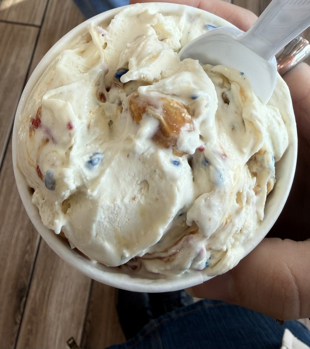 AbsoluteBat's tweet photo. A Supergirl kind of Summer🍦💥
#Supergirl @JamesGunn @supergirl https://t.co/F0hlMO6fk1