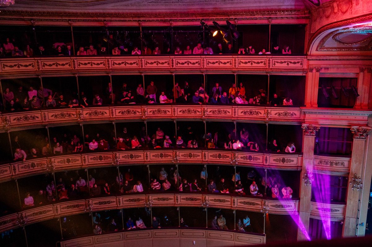 CosseCarolina's tweet photo. Hoy varios artistas uruguayos actuaron en un concierto solidario en apoyo a Abuelas de Plaza de Mayo y la búsqueda de nietas y nietos apropiados durante el terrorismo de Estado. 
Por verdad, memoria y justicia. https://t.co/cqT4f477sd