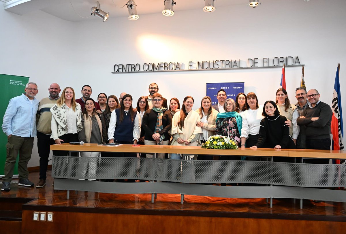 DanzaAlvaro's tweet photo. Hoy lanzamos la Unidad de Cuidados Paliativos de Adultos de Florida, fruto del trabajo de un equipo comprometido, profesional y profundamente humano. Felicitamos al equipo de salud, a la Dirección del Hospital, a la RAP de Florida y a la Dirección Regional por este avance tan importante. Un reconocimiento especial a la Comisión de Apoyo local, que con enorme generosidad donó un vehículo que permitirá fortalecer la atención domiciliaria. ASSE hace más: acercando derechos, cuidados y salud a quienes más lo necesitan. Porque cuidar también es acompañar, aliviar y estar cerca. 

Con prisa y sin pausa.
