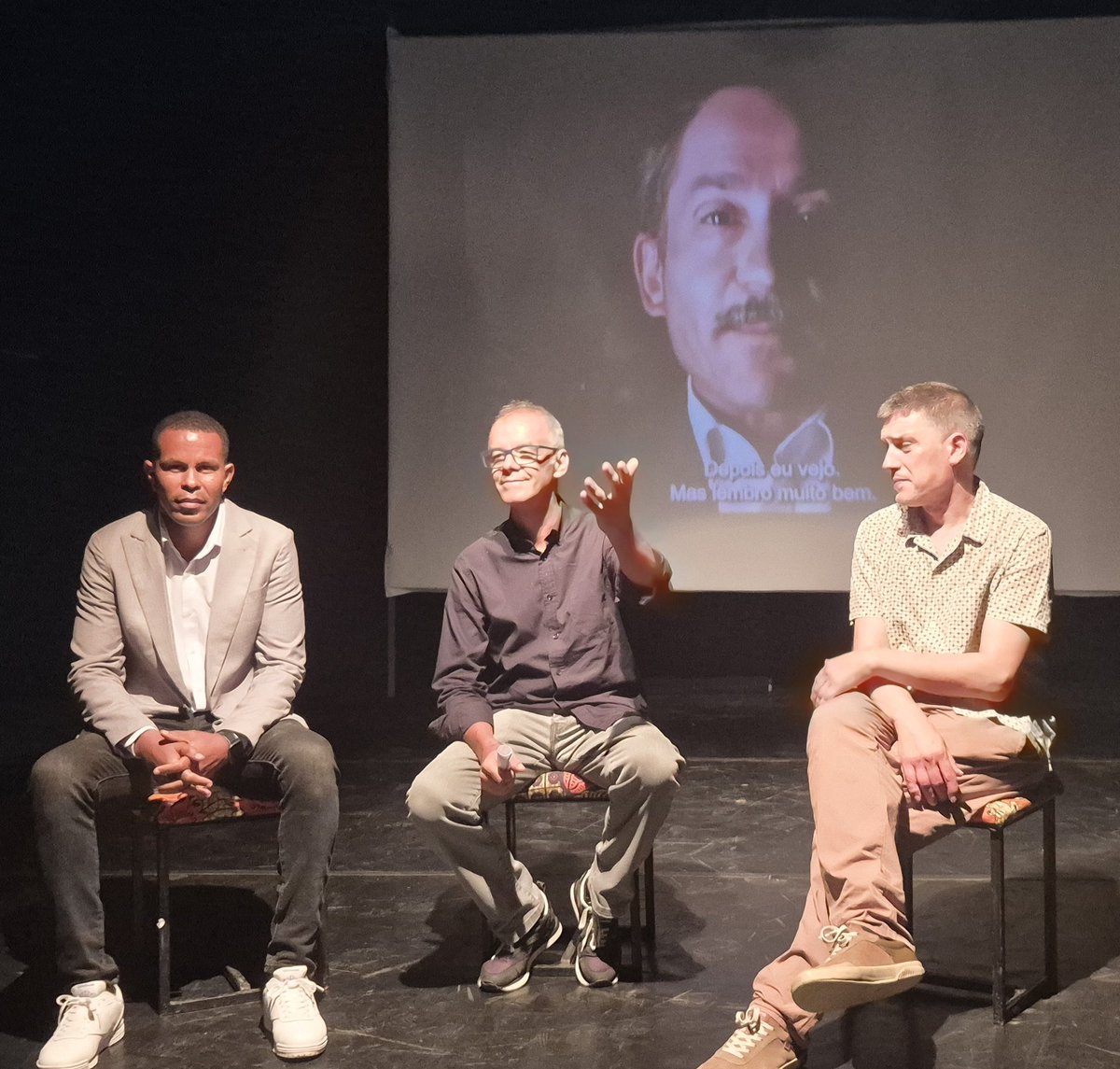 LejarretaMa's tweet photo. Estou acompanhando com interesse a programação do Festival Internacional de Teatro e Artes de Luanda, organizado pelo #Teatro Elinga. Esta semana assistimos ao filme espanhol "Viagem a Lugar Nenhum", que aborda o teatro. Fiquei honrado em receber um prêmio pela nossa colaboração. https://t.co/EOAlNUcnEp