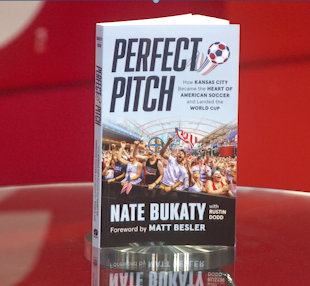 HaroldRKuntz3's tweet photo. Tonight on @fox4kc 'World Cup Wednesday' Sports Night:
- Wednesday visit with Dr. Diego Gutierrez
- A convo with @nate_bukaty on his Book 'Perfect Pitch'
- KU Baseball setting up for Regionals + JCCC in NJCAA
- Travis Kelce on Ownership + KC Current News https://t.co/ezlGh0zSND