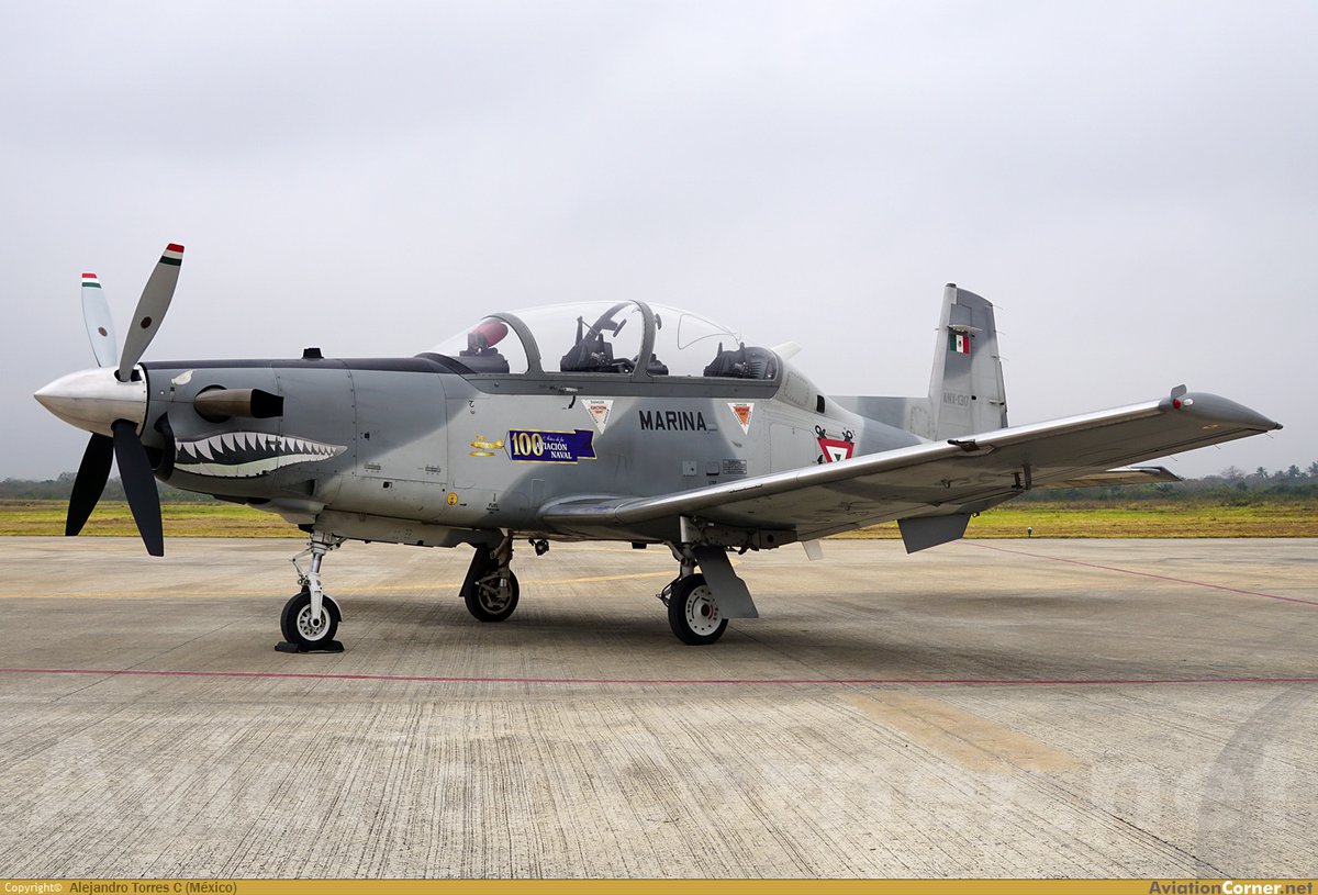AlekzTC's tweet photo. https://t.co/96p6fxzP9B - Fotografía aeronáutica - Hawker Beechcraft T-6C Texan II https://t.co/2gMLNmiCso a través de @aviationcorner #Texan #T6C #ArmadaDeMéxico #sharkmouth #EnElAire #ÁguilasDeLaArmada #AvGeek #aviationphotography https://t.co/AxMmRaU07I