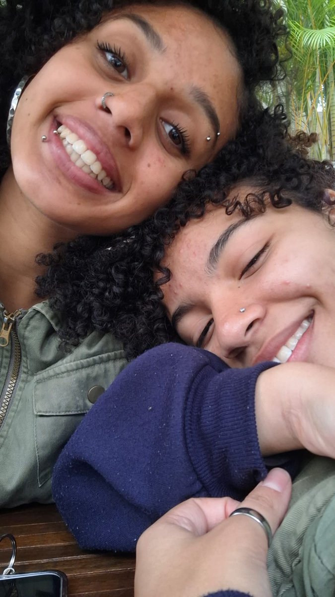 estherecaa's tweet photo. oi gente amo minha namorada https://t.co/TvAKd57vdy