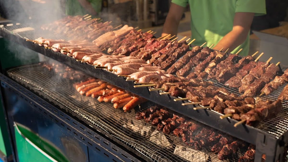 event_checker's tweet photo. 7/18-19
代々木公園で
「ブラジル＆ラテンフェスティバル」開催

シュラスコ🥩
タコス🌮
カイピリーニャ🍸など

本場グルメ＆音楽が集結

サンバやラテンダンスの
情熱ステージも💃

入場無料

→ https://t.co/1aU0Sv7EDo https://t.co/z4fhuuNOkX