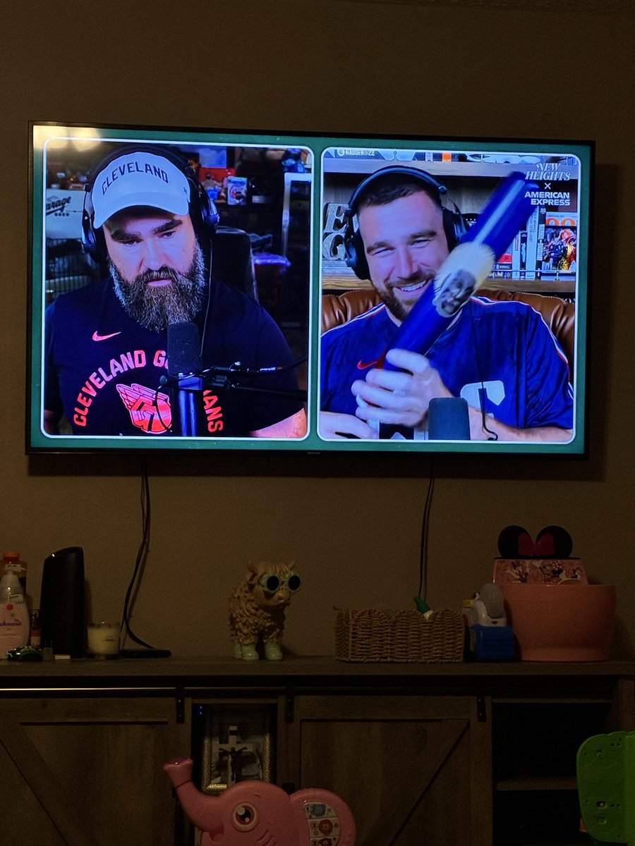 b_coonce's tweet photo. @JasonKelce @tkelce I am SCREAMING what the hell did Jason just call Jobu 😂 https://t.co/tYsUnXfwfO
