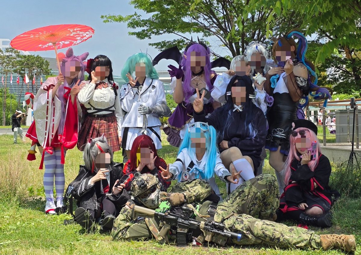 Multi_santa's tweet photo. ⛩️🕹
🎀❄️
⚔️🍀
💜🐲
☪️🤍
☁️🛼
🐉💎
🧇🥛
🍷🩸
🧭🌊
사쵸 @Lighter_0629
🔫🐰
그리고 누워있는 뿡댕이
#플레이X4 https://t.co/v28m6Np00z