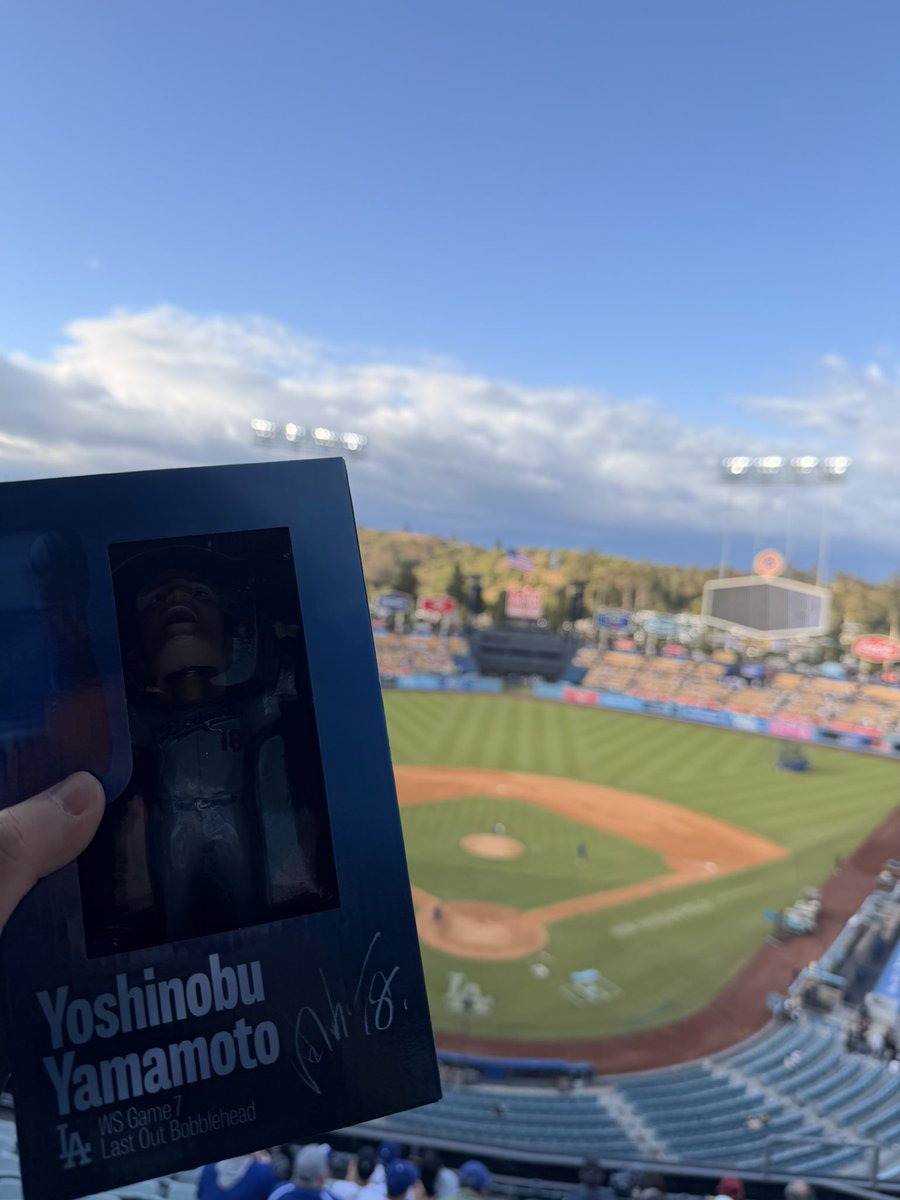 ドジャーススタジアム！ 今日は大谷さんと菅野さんの対決とのこと 色々