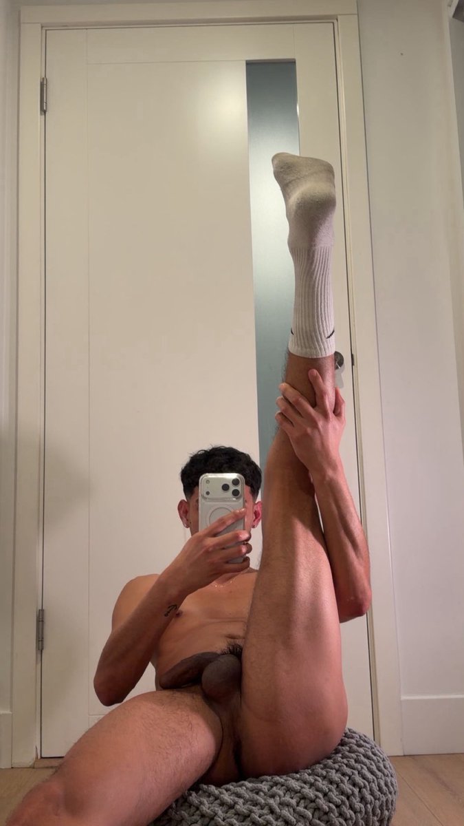 PapiEriick's tweet photo. 🦦 https://t.co/pFfYUFj5pU

#legs #sock #latino #foryoupageシ #PLUK #leak https://t.co/wObdgmiuDy