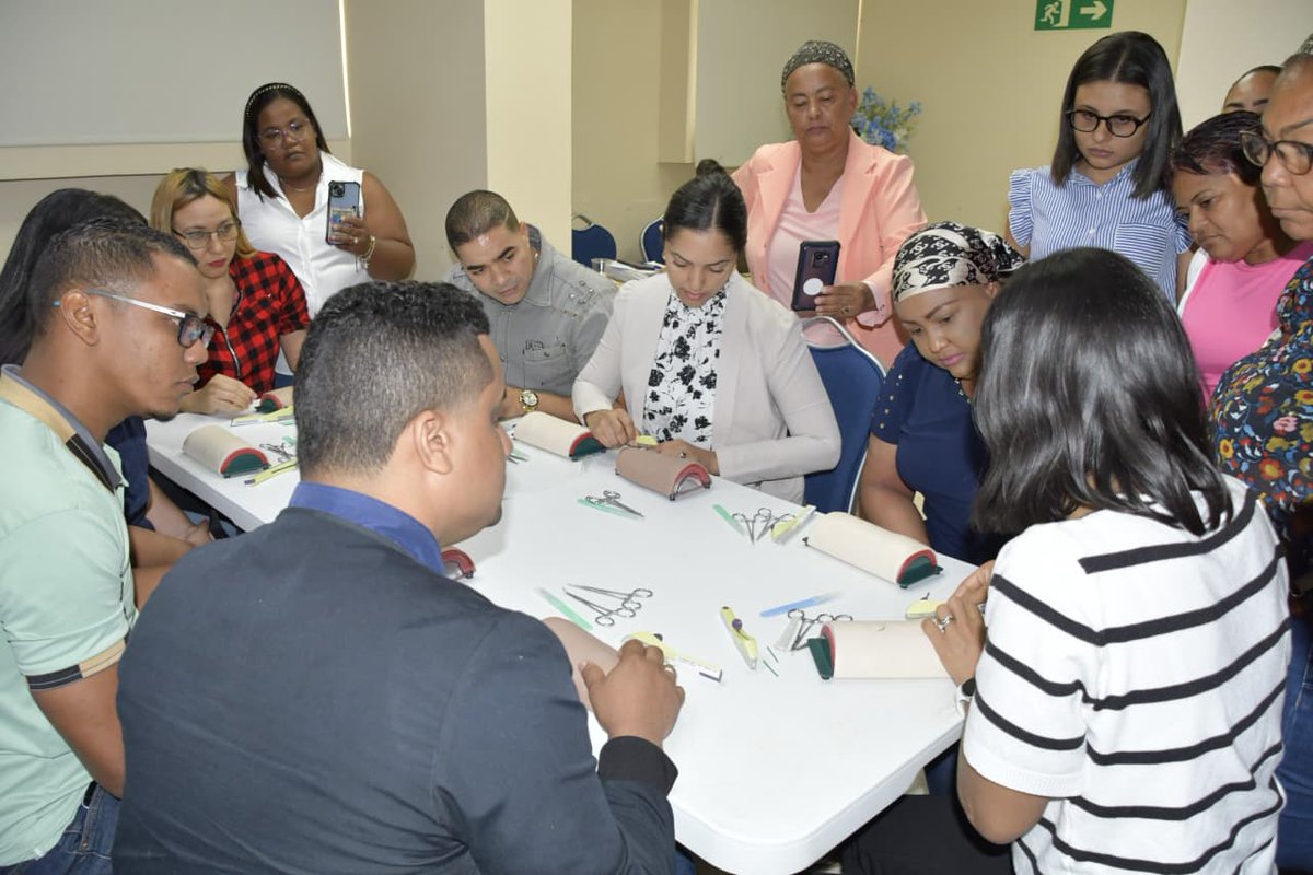 SRSNordeste's tweet photo. El Servicio Regional de Salud Cibao Nordeste (SRSCNE) realizó un taller sobre inserción y retiro de Implanon, dirigido a médicos y enfermeras encargadas del área de planificación familiar de los centros de salud de la región.

#SRSCNE https://t.co/BGKxLCPhoJ