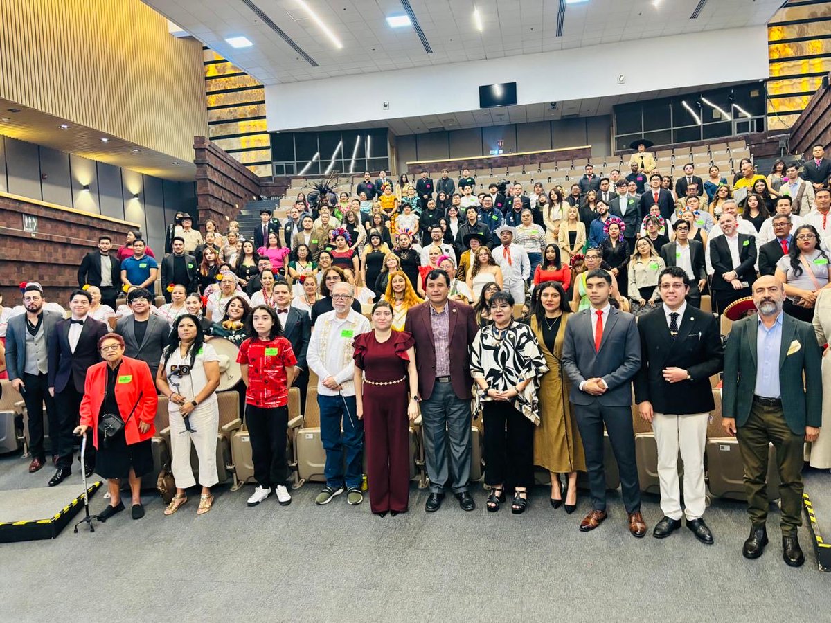 ZappFanny's tweet photo. Hoy en el Encuentro Juvenil de la @Mx_Diputados hablamos sobre la reforma que busca garantizar candidaturas juveniles en México, porque abrir espacios a las nuevas generaciones fortalece nuestra democracia. 
#reforma #juventudes #participación https://t.co/3GQEFWxdcG