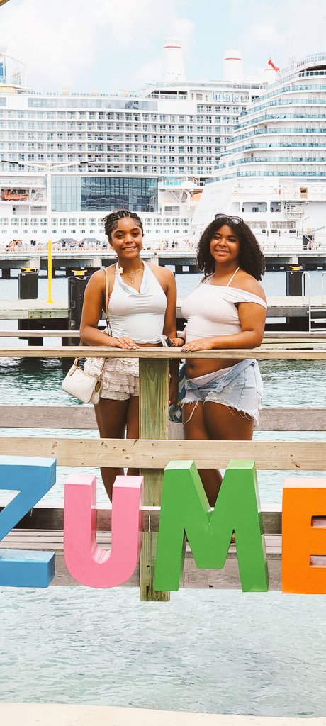 DQ2208's tweet photo. What a time was had with my girls! The 7 day cruise to the Western Caribbean was amazing. The scenery was beautiful. Can't wait for the next one! https://t.co/dImX9bT0DZ