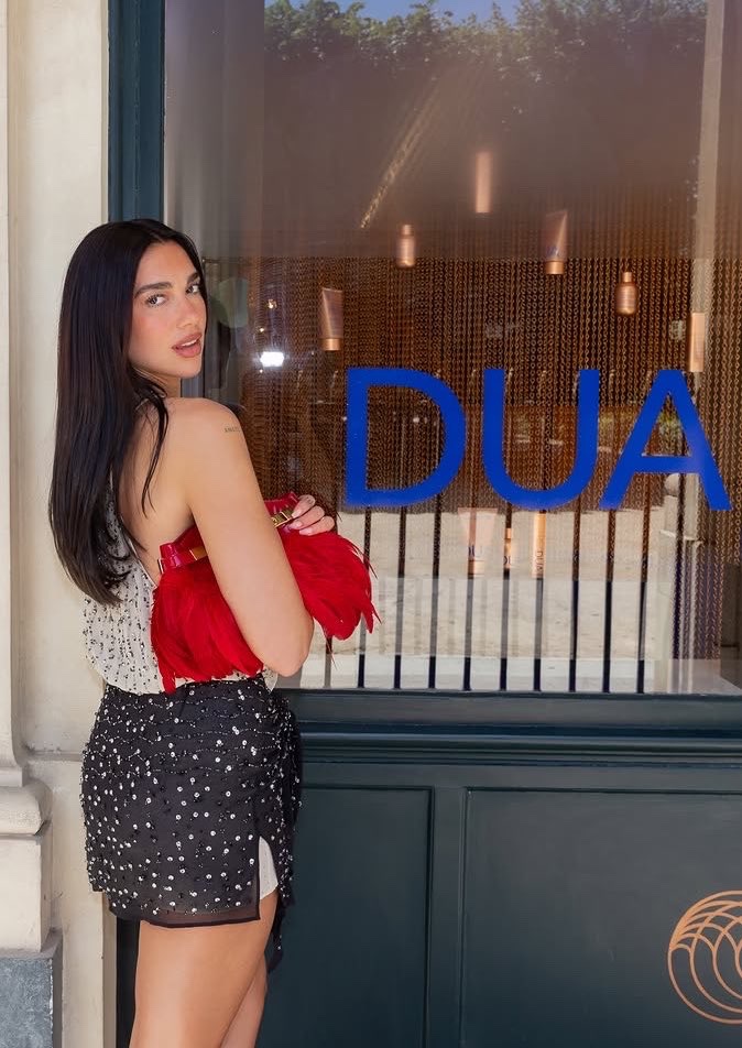 yumiaesthe's tweet photo. dua lipa having a store with her own name in paris... THIS ICON 😍❤️ https://t.co/flpZlnqBuN