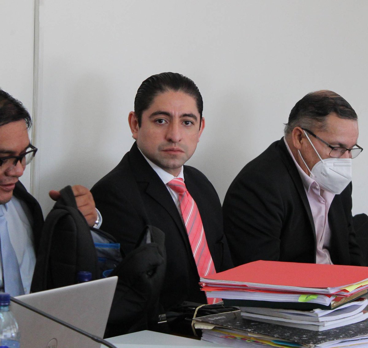 VerdadJusticiaG's tweet photo. #Criminalización #StuardoCampo #Zolic El juzgado 10° de Primera Instancia Penal suspendió, una vez más, la audiencia de Etapa Intermedia del exfiscal #StuardCampo.
Se indicó que tanto en Torre de Tribunales como en Mariscal Zavala la estabilidad del servicio eléctrico presentaba problemas. Por lo que la audiencia se reprogramó para el 3 de junio a las 2:30 pm.