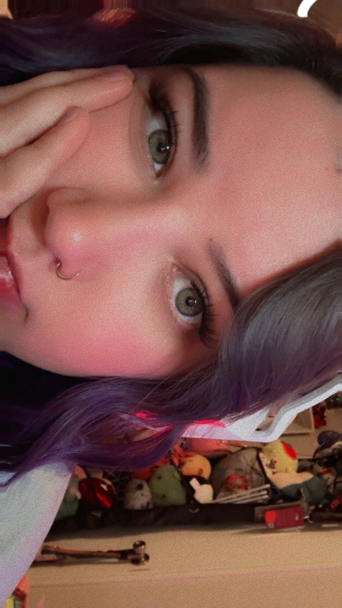 IBunnyVT's tweet photo. I did my lashes and my hair is curled so why not 💕✨ https://t.co/8WX5KgvdfU
