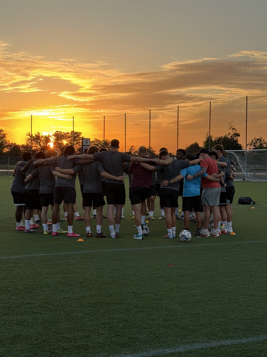 ToucansFC's tweet photo. Golden hour grind. 🌅 

#TwinCityToucans #USL2 #Bryan #CollegeStation #soccer https://t.co/HcRKqMtpGr