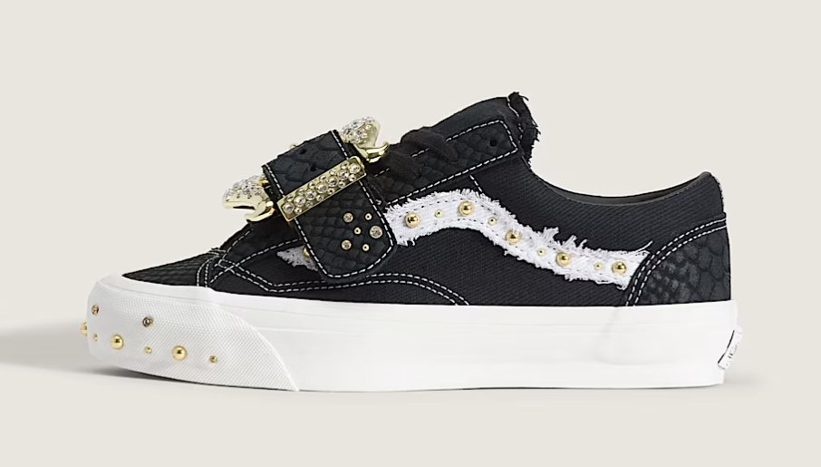 SneakerVisionz's tweet photo. Ad: Metagirl x Vans Premium Old Skool Drops Tomorrow 

Shop: https://t.co/0CiNjDZVFT https://t.co/Clw3UjlkYP