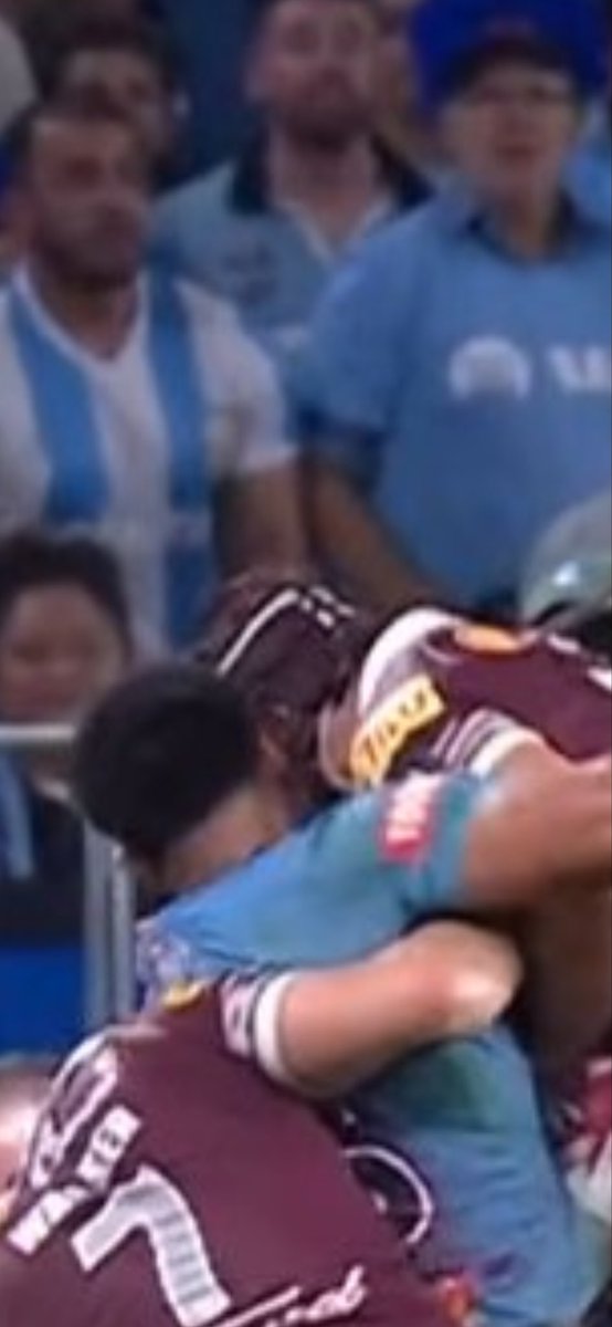 top_comment_god's tweet photo. @zendosaftw @JaydenLawson @NRL You blind fuck there’s a gap lmaooo https://t.co/NbES9nLqH3