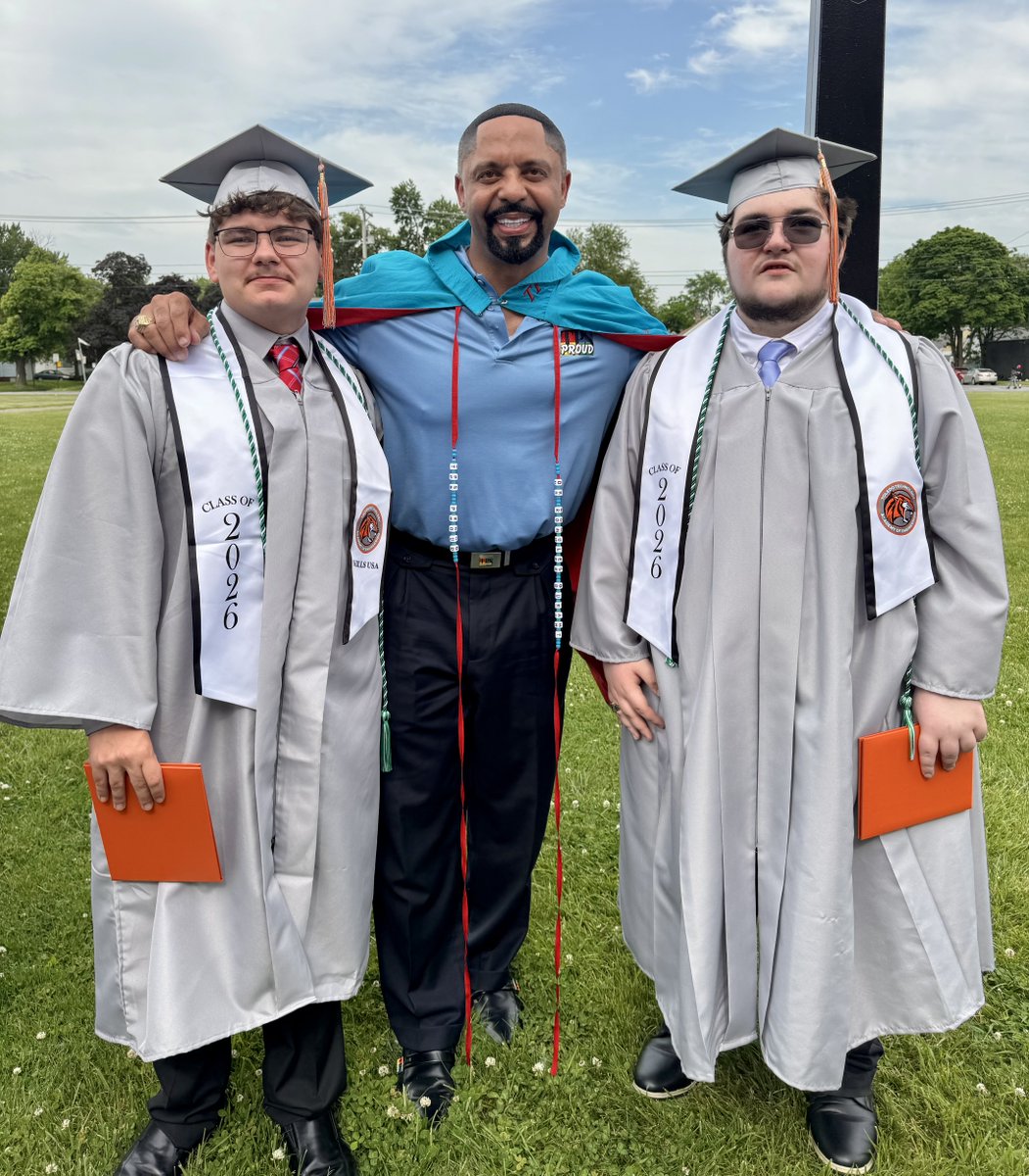 romules_'s tweet photo. Congratulations to the graduates of The Toledo Technology Academy of Engineering Class of 2026. You are college and career ready!

TPS Proud! https://t.co/3snwIfh0Nw