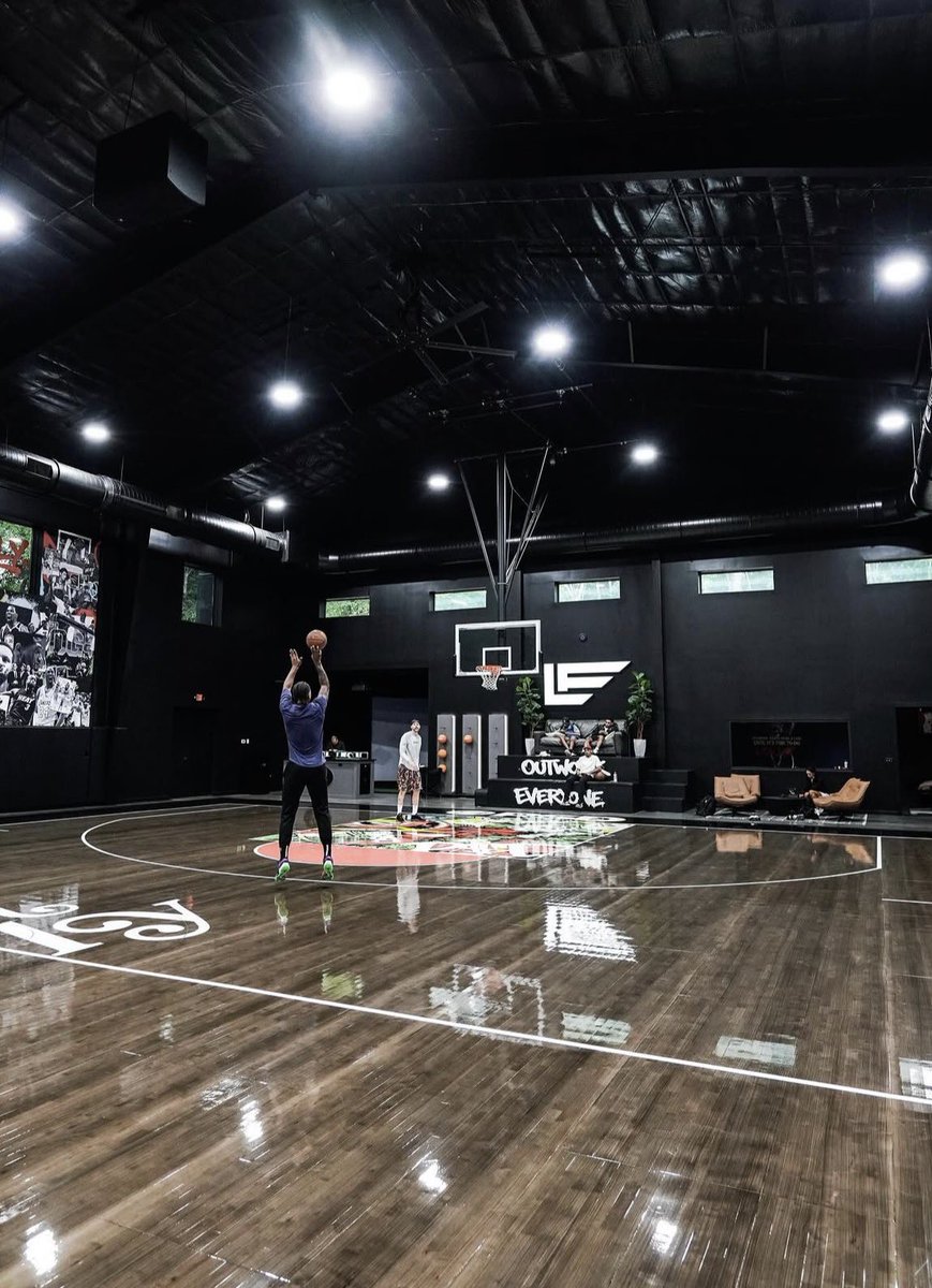 HunchoHoops's tweet photo. Paolo Banchero working out with his Agent, Mike Miller, in the offseason 🎯 https://t.co/dC2npXlZQd