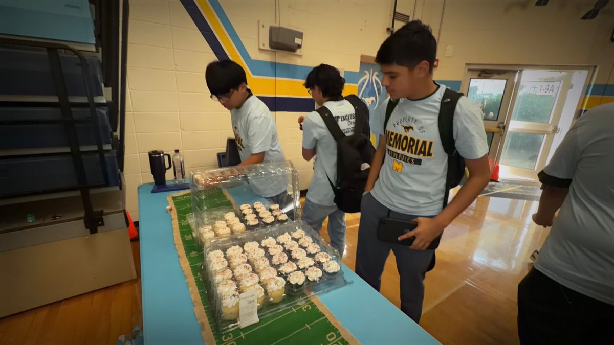MemorialBooster's tweet photo. McAllen Memorial Athletes Class Of 2030 
Draft Day 🤙🏽

McAllen Memorial Football Booster..🩵💛

￼#WeRunAsOne #BeBetterBeBlue https://t.co/NDN8kngHig