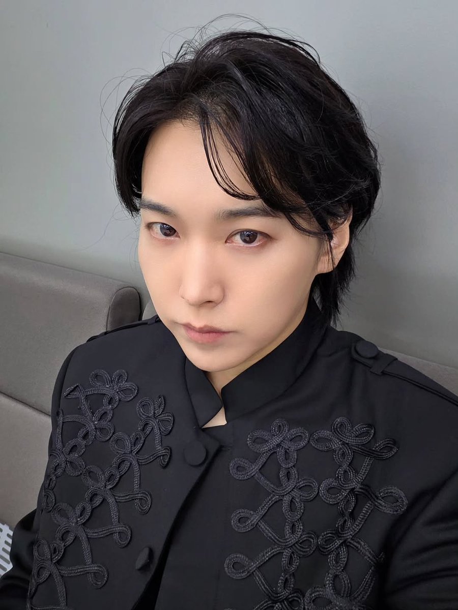 sungminperu's tweet photo. 📲IG Update 
Un escenario junto a un senior a quien respeto muchísimo 🎤
¡Es un gran honor para mí! ♡ ¡Hoy también viví un gran día! 💟

A stage together with a senior I deeply respect 🎤
It’s such an honor for me ♡ I lived another amazing day today too! 💟

#Sungmin #성민 https://t.co/Db69GfMGGt