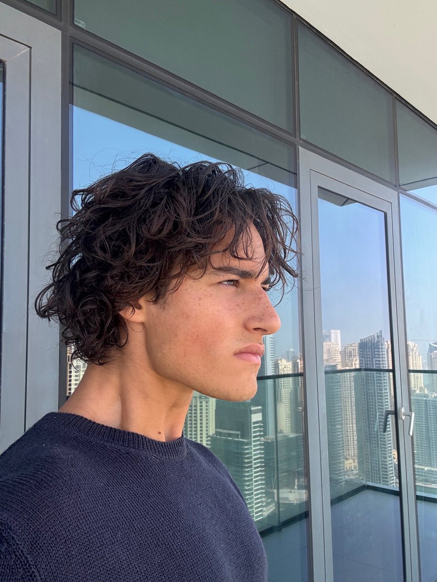 OscarPatel's tweet photo. @victorcivrot It’s the same angle in the same lighting - I’ve shown hundreds of my pictures and documented my entire transformation https://t.co/09aoLBbQt4