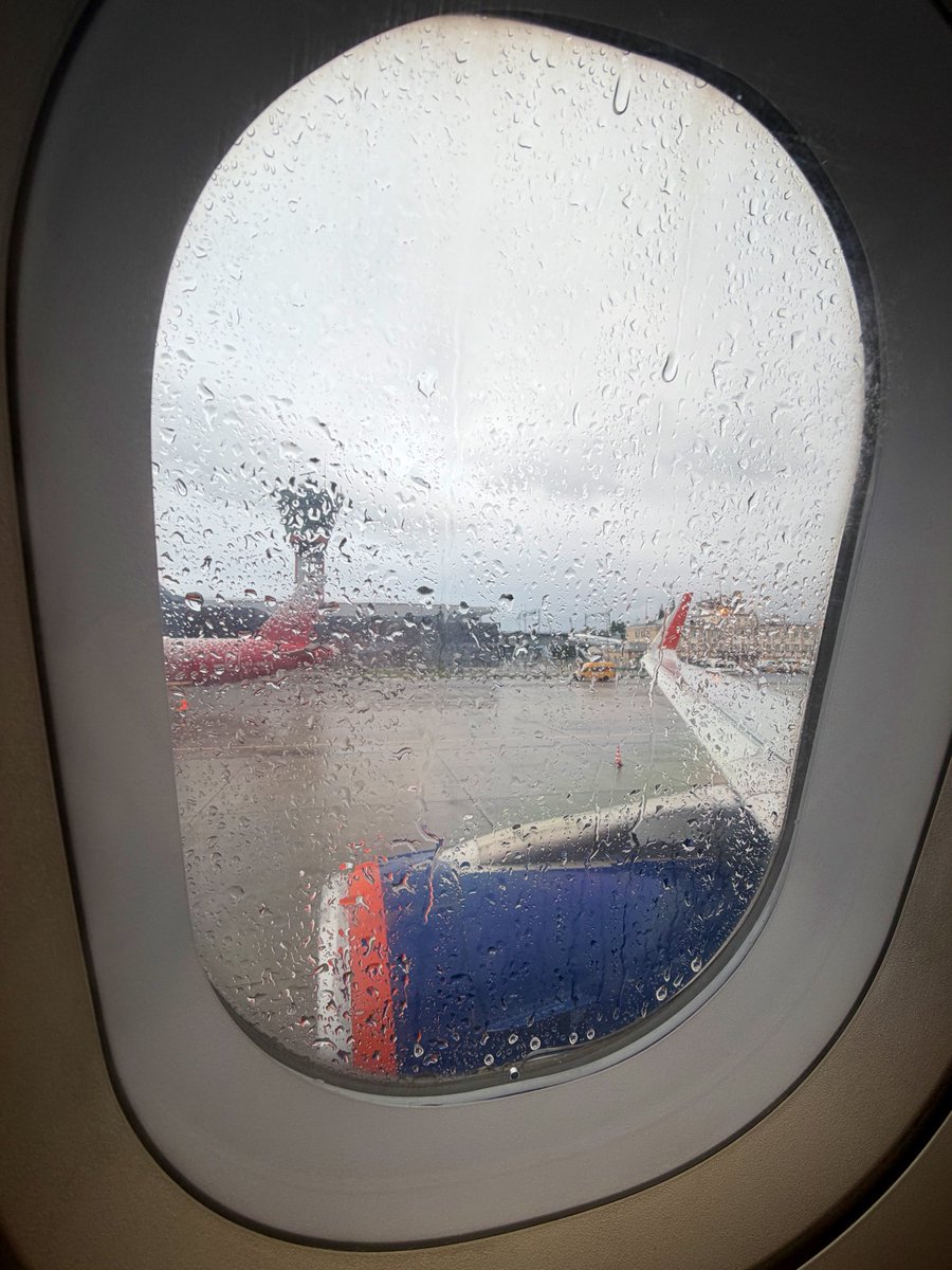 comboboy's tweet photo. Пиу 👋🏻✈️ https://t.co/fHFzifQbkg