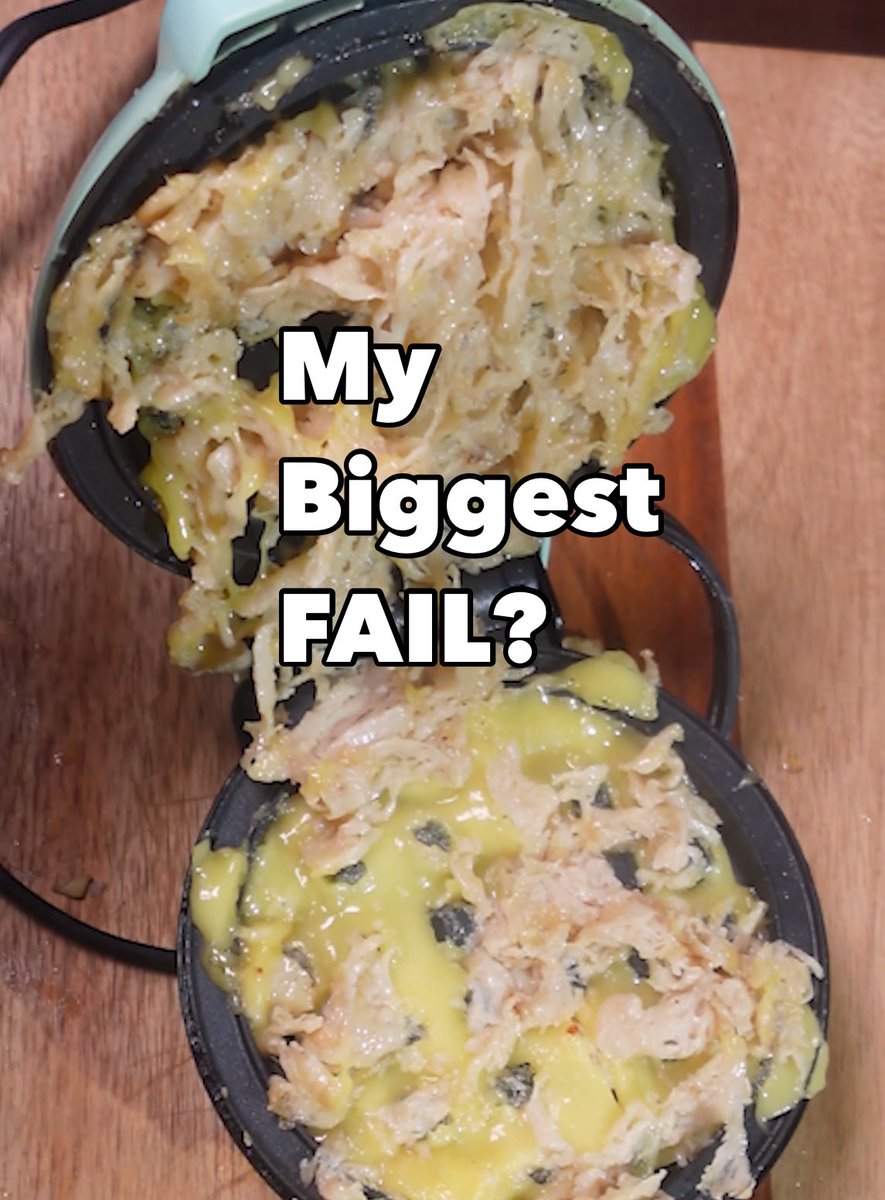 veganhackspod's tweet photo. I tried turning vegan shredded chicken into a WAFFLE and immediately created one of the biggest food disasters of my life
But then rice paper entered the chat…
Check out the video on TT and IG at Veganhackspod and YT at veganhacks https://t.co/mTZXyNeCNe