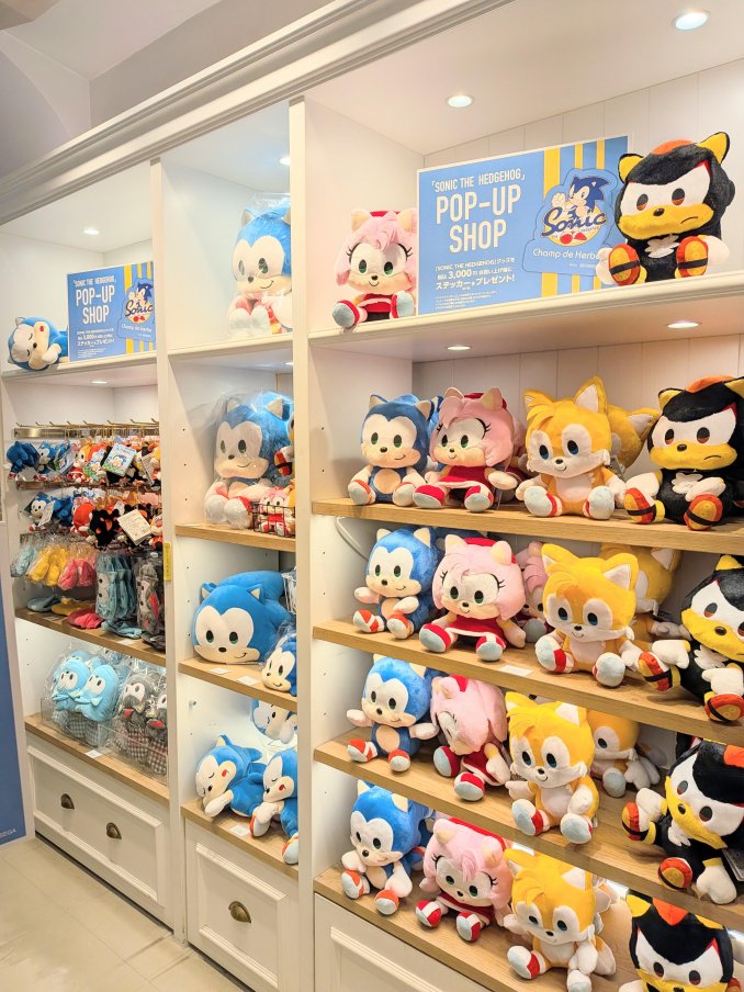 champde_pr's tweet photo. 『#SONIC THE HEDGEHOG』POP-UP SHOP
シャン・ド・エルブ上野店で6月3日（水）まで開催中♪
皆様のご来店をお待ちしております★ https://t.co/dTAeFOeI7p