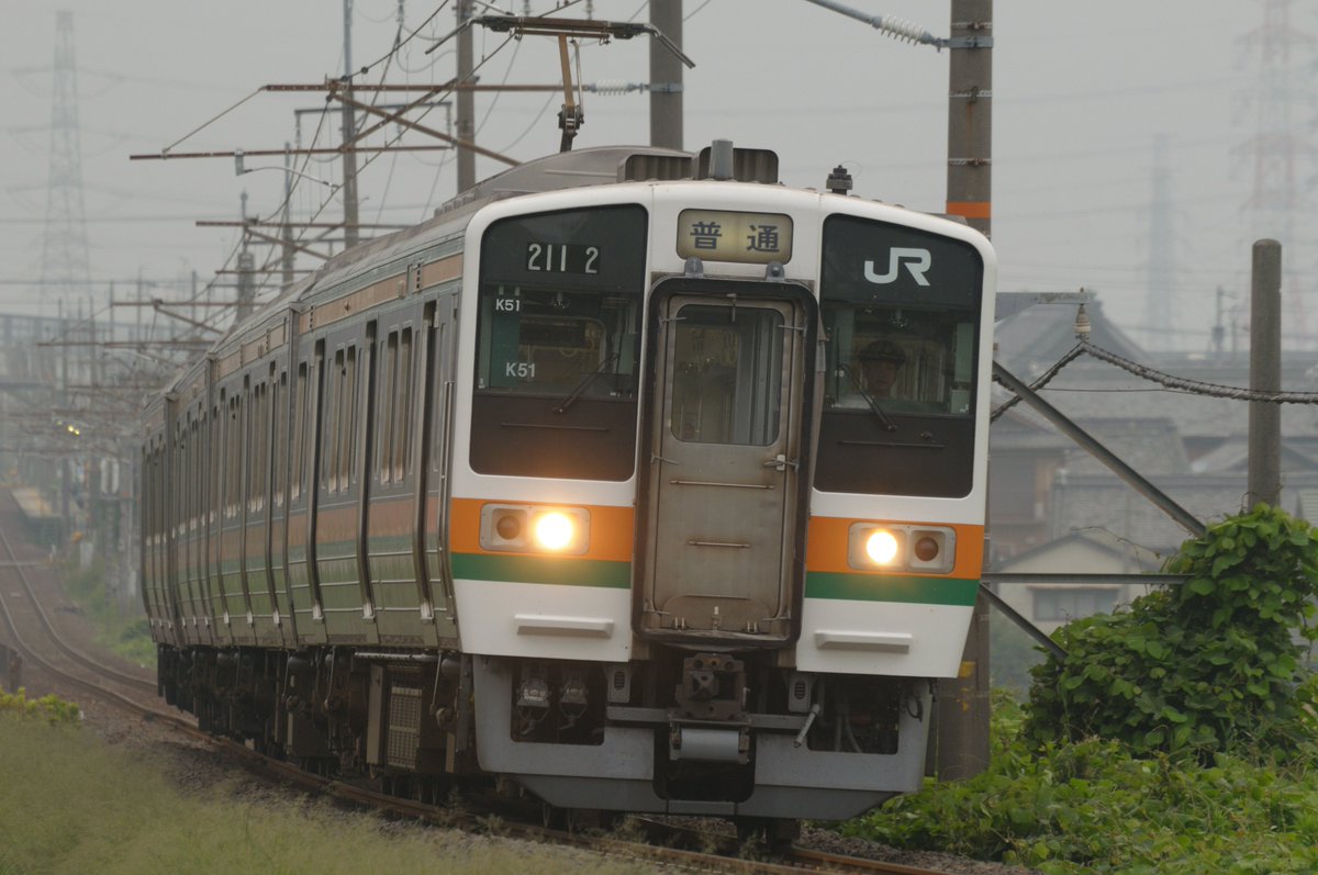 kumahanaya's tweet photo. 鉄路四季彩　#861

サブフォルダーに入っていた一枚。列車番号表示が211なのがポイントです(笑)
この頃は始発頃の下りに211系が突っ込まれていて、折り返しの輸送力列車に化けてましたね。4両固定でオールロングですが、今は315系が頑張っているようです。

2015年6月17日
#鉄路四季彩 #関西本線 https://t.co/vFR7GiLF2W