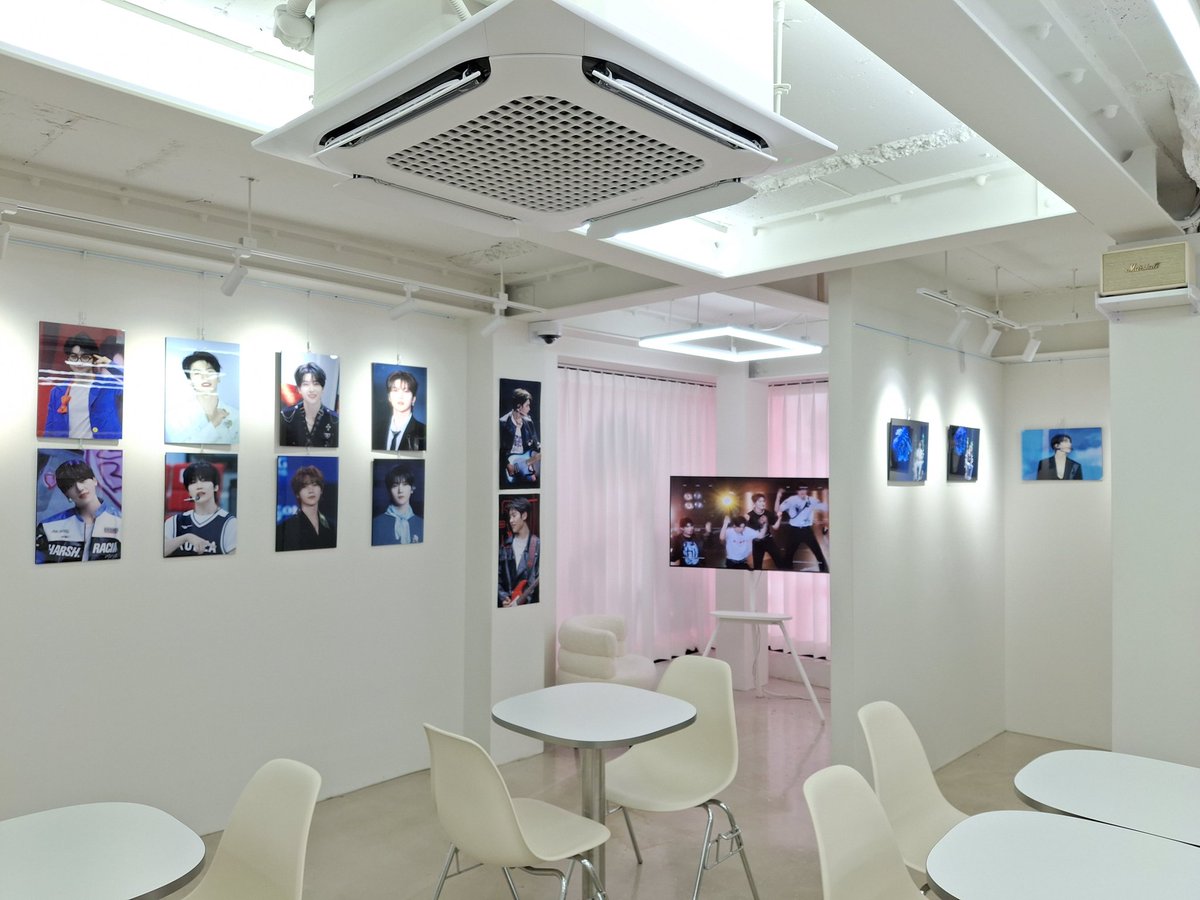 cafe_dmd's tweet photo. 𝐀𝐜𝐞 𝐨𝐟 𝐎𝐧𝐞

𝟸𝟶𝟸𝟼 𝙱𝚒𝚛𝚝𝚑𝚍𝚊𝚢 𝙲𝚊𝚏𝚎 𝚊𝚗𝚍 𝙼𝚒𝚗𝚒 𝙴𝚡𝚑𝚒𝚋𝚒𝚝𝚒𝚘𝚗

♤♡♢♧

🃕 𝟻/𝟸𝟹-𝟻/𝟸𝟺, 𝟸𝟾

#MATTHEW_THE_ACE

#홍대카페 #홍대이벤트카페 #홍대생일카페 #홍대카페대관 #카페대관 #홍대생카 #아이돌생일카페 #아이돌생카 #생일카페 #이벤트카페 https://t.co/VK8EjOAxZM