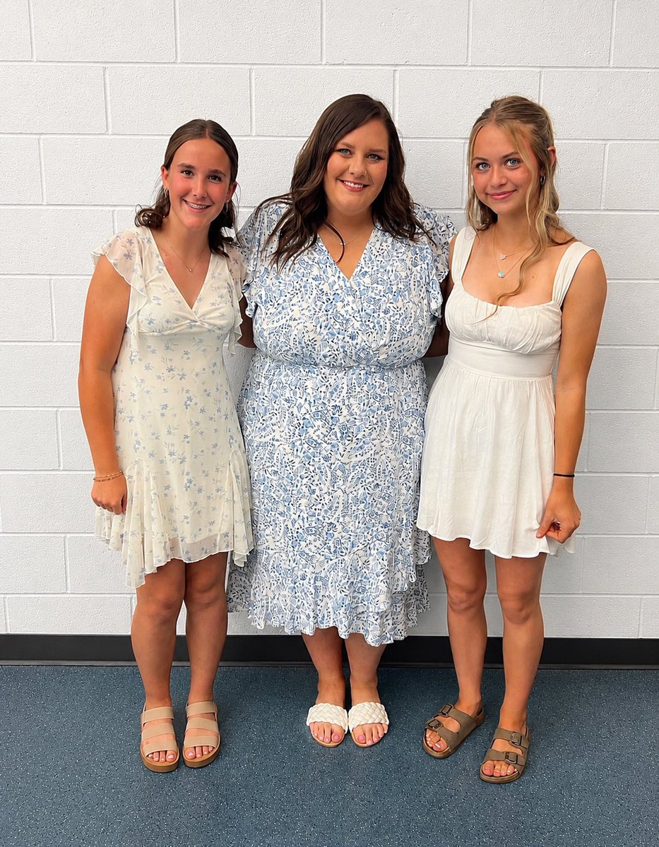 wvsoftball1's tweet photo. 8th grade promotion! 
Congratulations Emma and Rylan 💙 https://t.co/NnpiFW50BJ