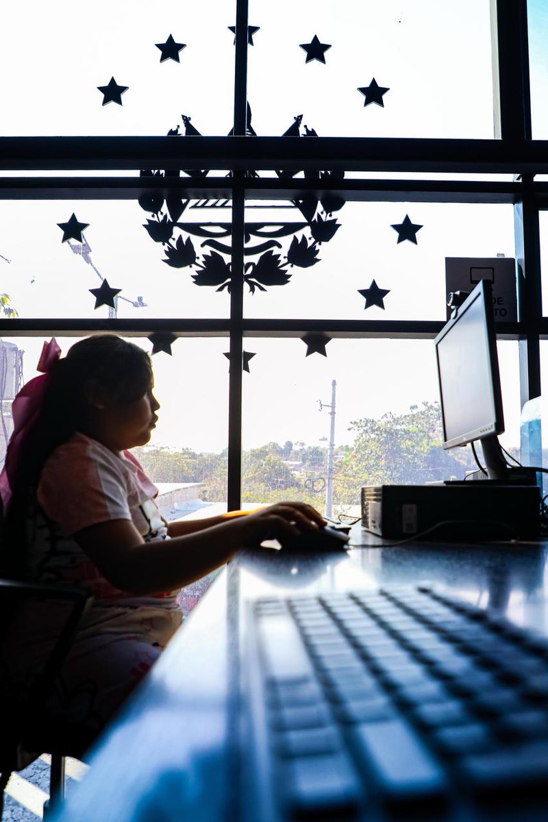SecPrensaSV's tweet photo. #CUBO | “(Los CUBO) son una manera de decirle a las nuevas generaciones: ‘Aquí tienes un espacio donde te vas a desarrollar de forma integral’. No solo los niños y los jóvenes, sino también los adultos y los adultos mayores (...) Se convierten en un punto de encuentro para las familias”, sostiene el director de Reconstrucción del @TejidoSocialSv, Carlos Marroquín (@sliptone). #SecretaríaDePrensa