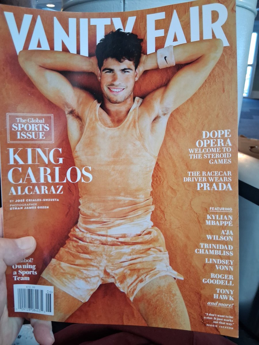 RianG's tweet photo. When traveling thru airports on publication day... 😍🔥🥵 https://t.co/y9M4Fq0dnA