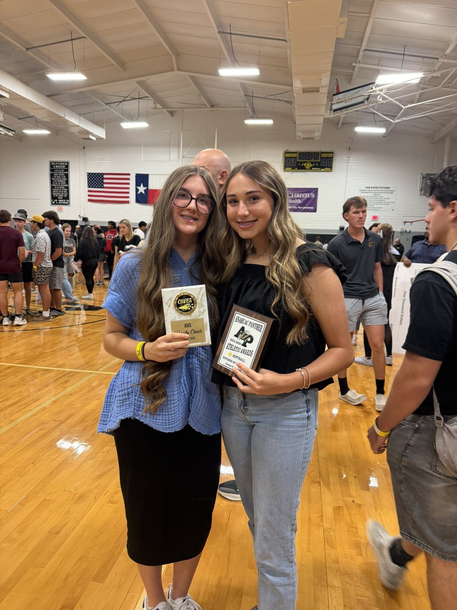 EmmaPark_10's tweet photo. I was so honored to be named Anahuac ISD Pitcher of the Year last week, and now I am super excited to be named District 22-3A 1st Team Pitcher! I have been so blessed this softball season, and I can’t wait to see what summer holds!
@AnahuacPanther @TXBlazeGoldKTX https://t.co/2xEJDNBAZj