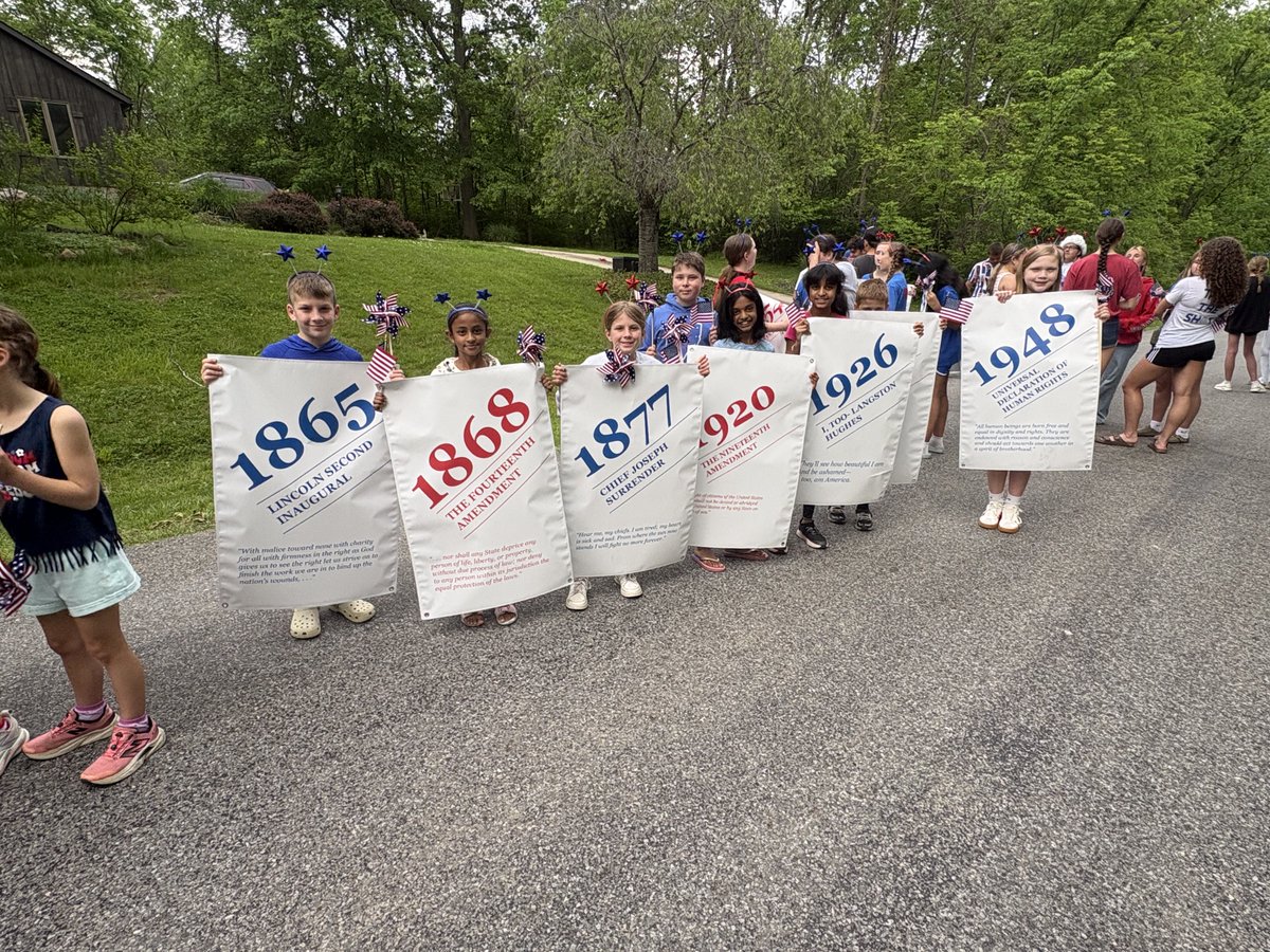 BathElementary's tweet photo. It was a beautiful night for a parade.  Thank you to our Bath students and families for making this a fun night for our community! https://t.co/MJ1ZhFtpCM