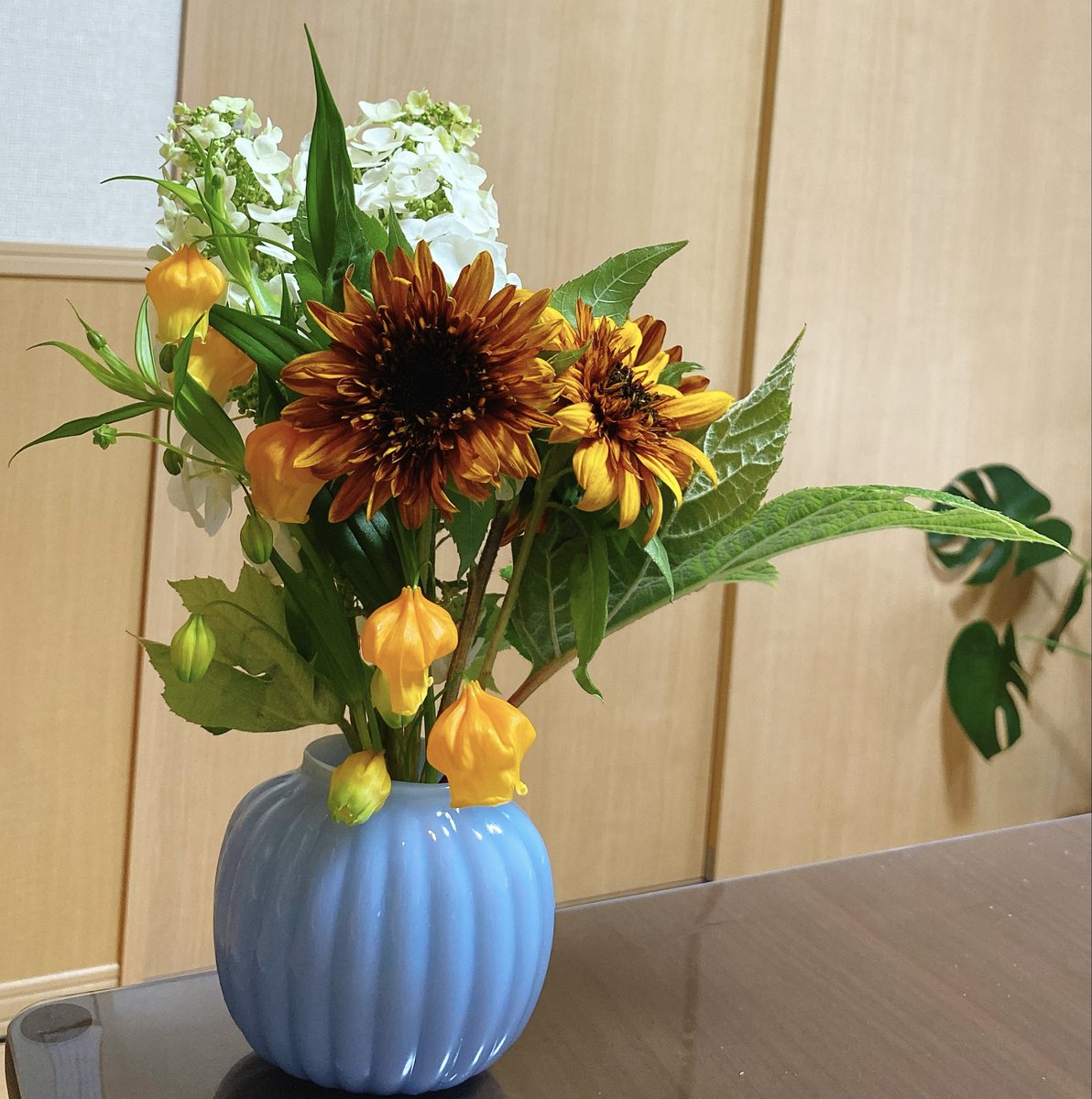 painofpine's tweet photo. 花を変えた、前の花はスワッグ擬きにした https://t.co/cGcXNJpBDr