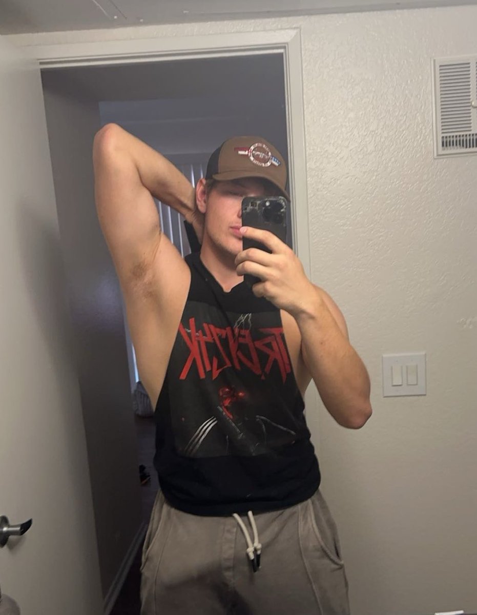 DamBanny's tweet photo. I want to hear something sweet in my DM and am all yours😘❤️😀 https://t.co/v79WZX0JuT